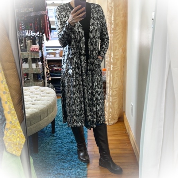 💕Like New Lularoe Sarah Elegant Long Jacket💕 - Picture 3 of 11